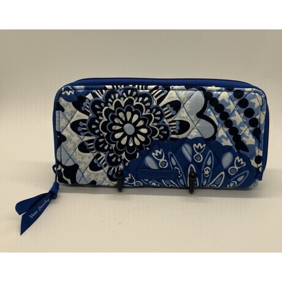 Vera Bradley Trifold Wallet Petal Splash Retired Print Mint Blues NWT Gift - Picture 1 of 5